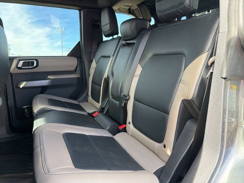 Used 2023 Ford Bronco Wildtrak image 13