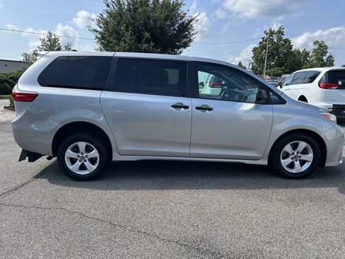 Used 2020 Toyota Sienna L FWD image 14