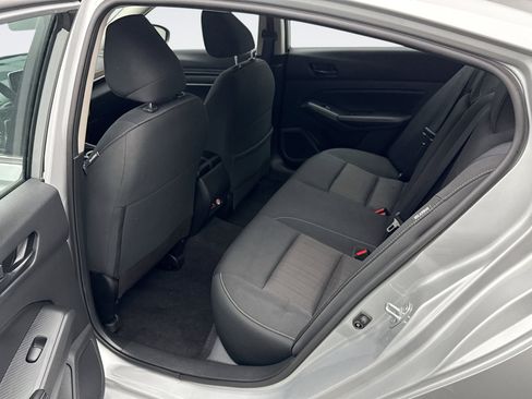 Used 2024 Nissan Altima 2.5 SV image 11