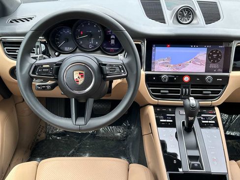 Used 2025 Porsche Macan image 14
