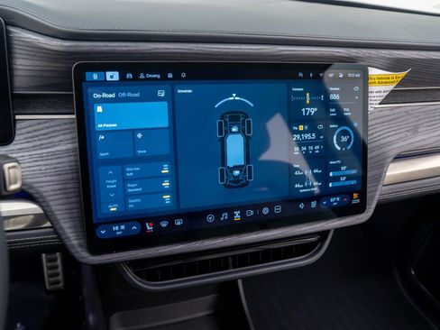 Used 2024 Rivian R1S Adventure image 11