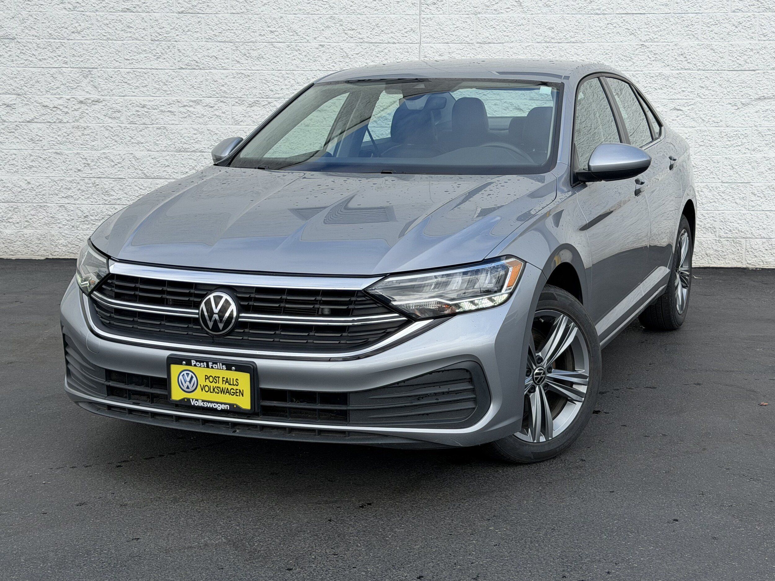 Used 2024 Volkswagen Jetta SE FWD image 3