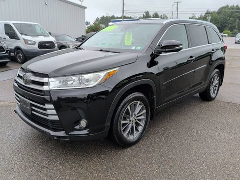 Used 2019 Toyota Highlander XLE AWD/4WD image 2
