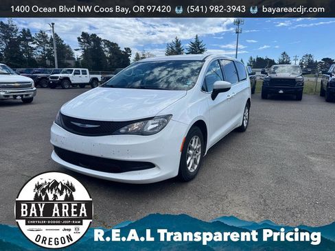 Used 2023 Chrysler Voyager LX image 1