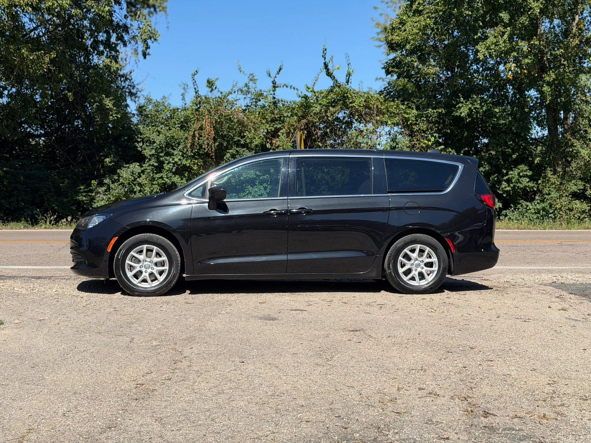 Used 2018 Chrysler Pacifica LX FWD image 5