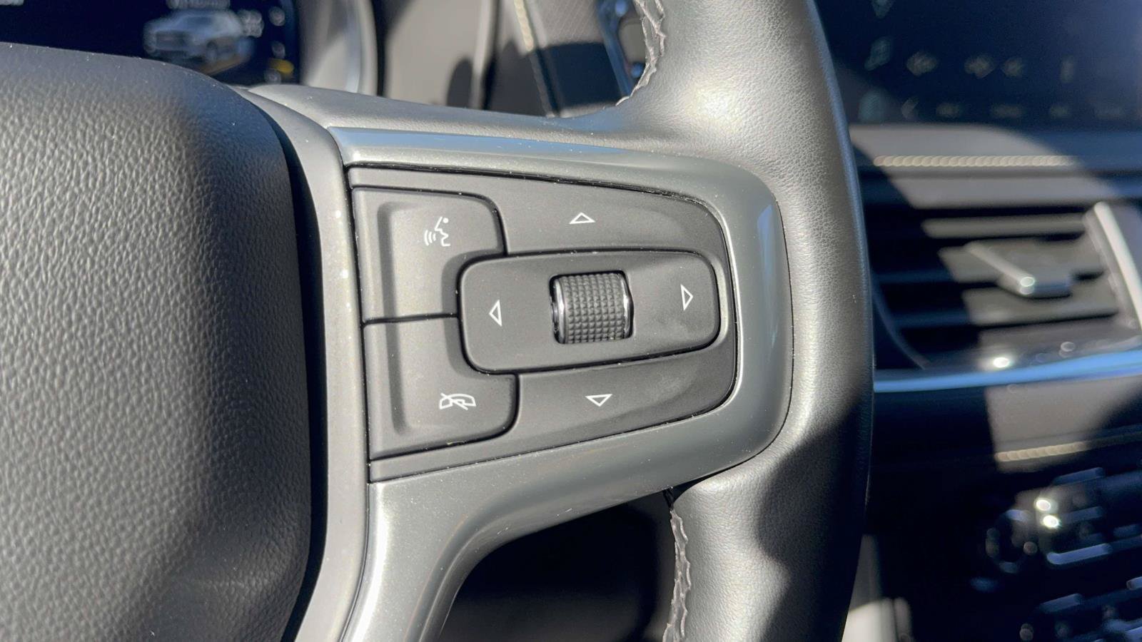 Used 2024 Chevrolet Tahoe Premier AWD/4WD image 16