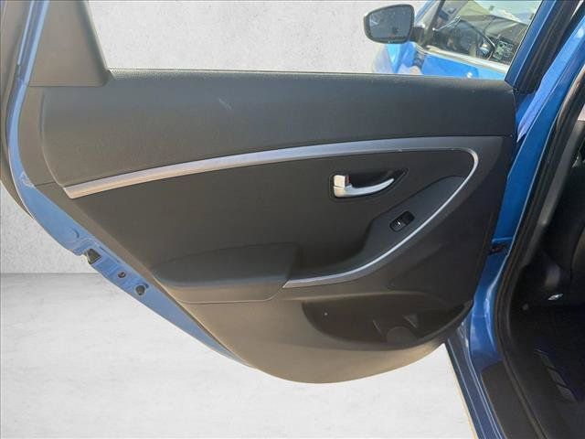 Used 2017 Hyundai Elantra GT FWD image 15