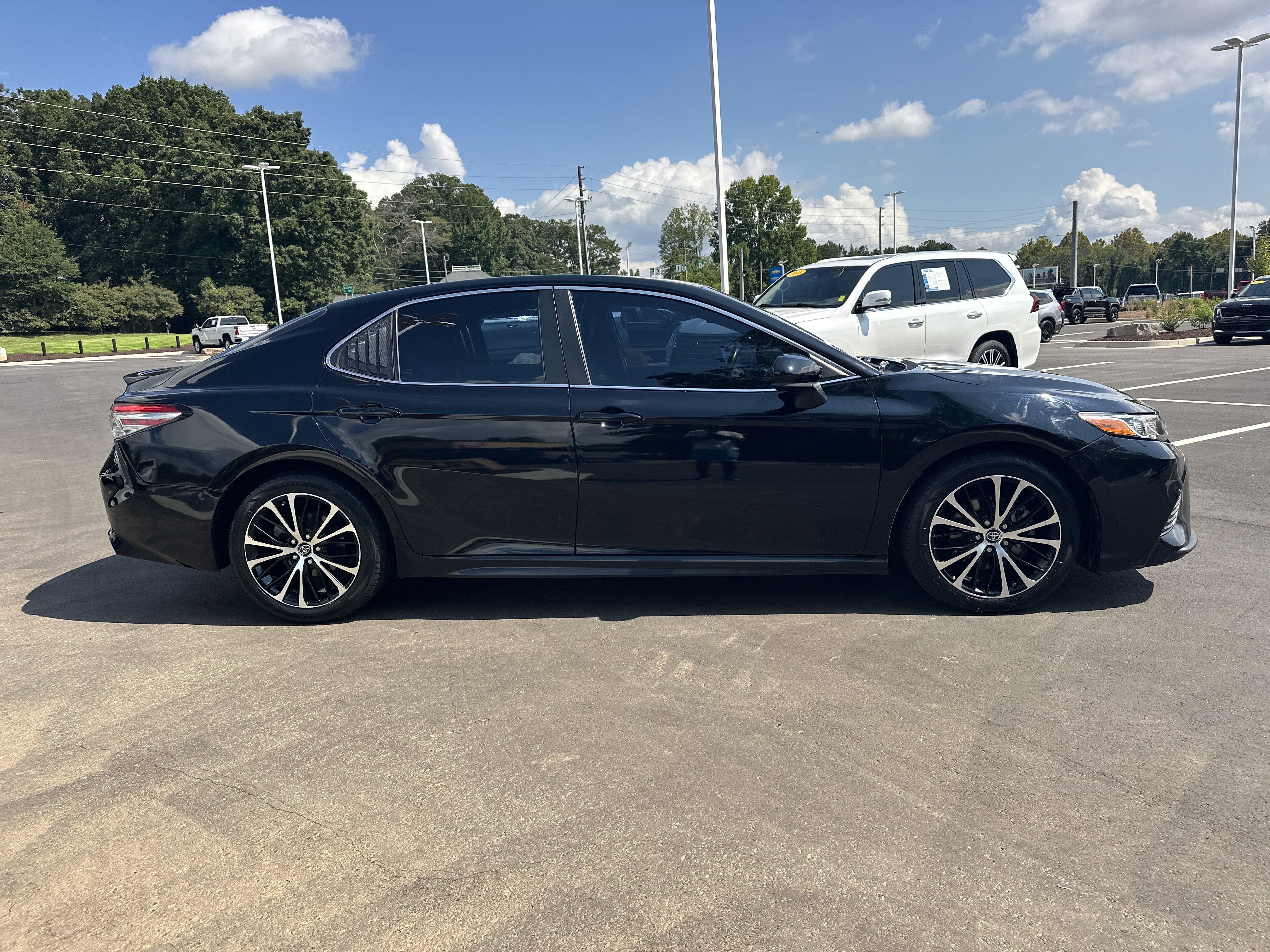 Used 2018 Toyota Camry SE FWD image 9