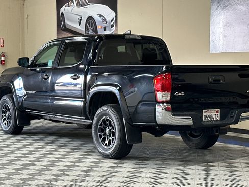 Used 2019 Toyota Tacoma SR5 image 6