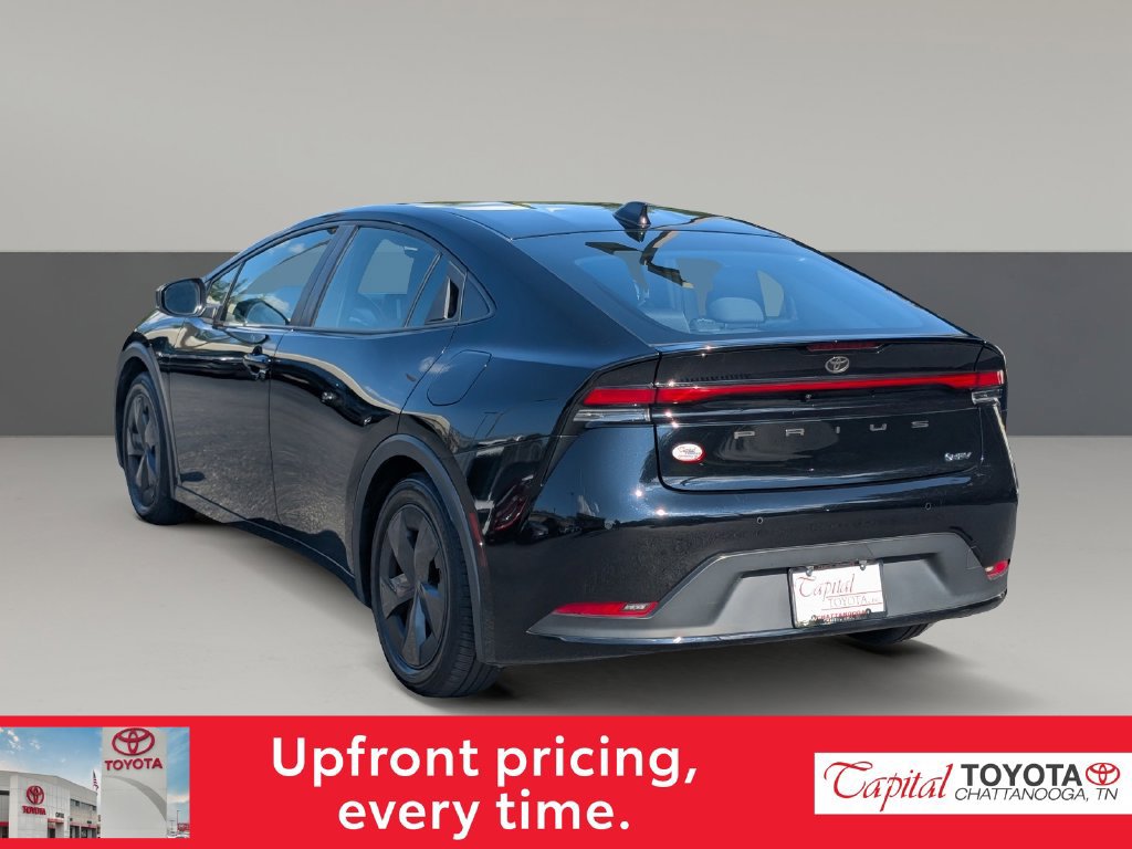 Used 2025 Toyota Prius LE FWD image 5