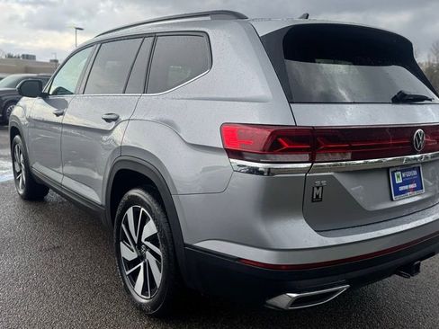 Used 2025 Volkswagen Atlas SE AWD/4WD image 4