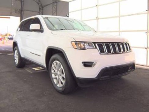 Used 2022 Jeep Grand Cherokee Laredo E image 4