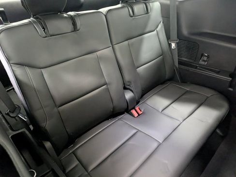 Used 2022 Ford Explorer XLT w/ Equipment Group 202A image 26