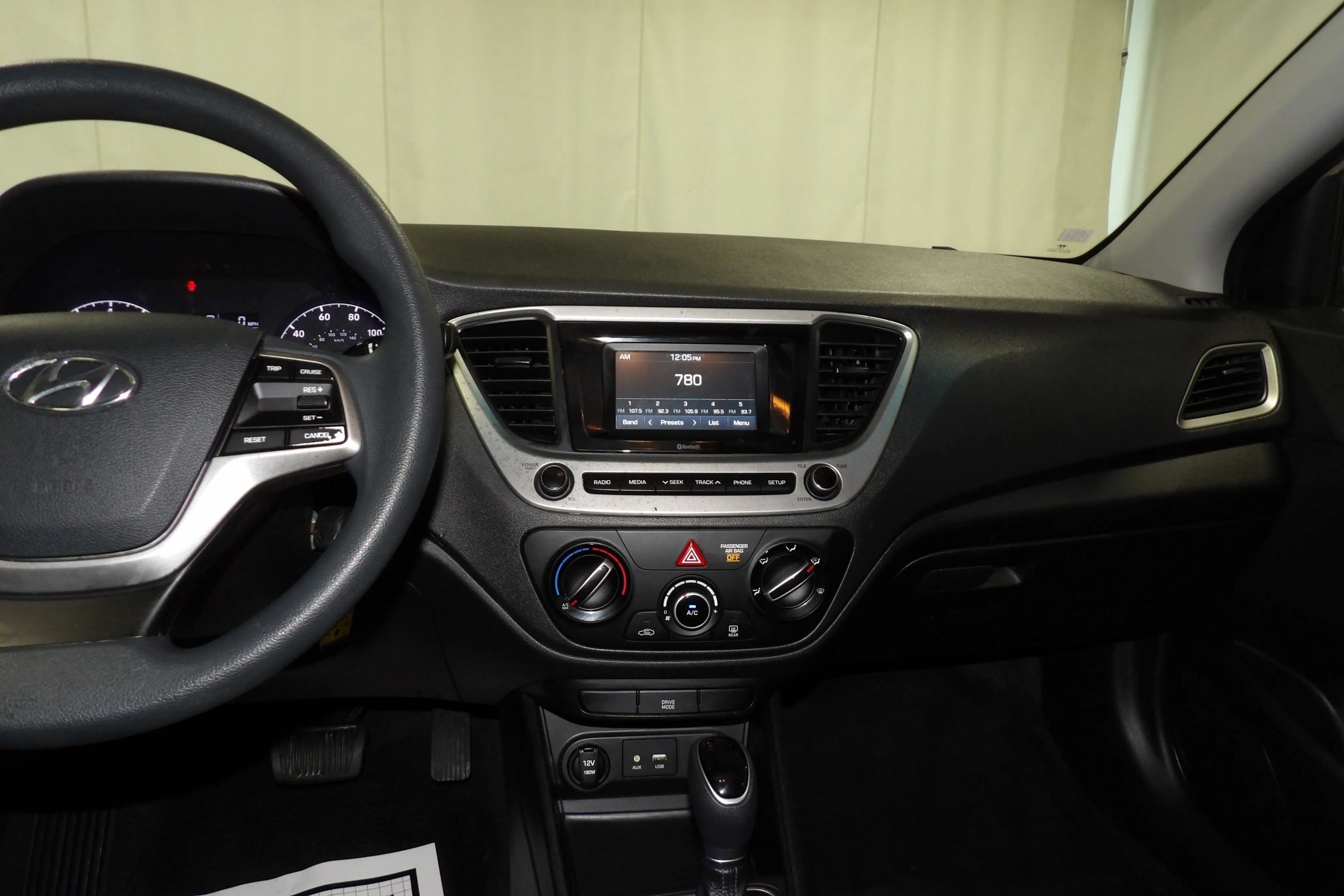 Used 2018 Hyundai Accent SE FWD image 12