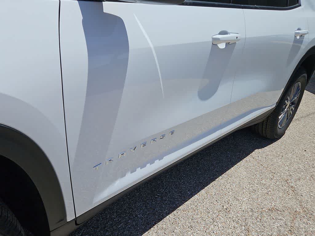 Used 2025 Chevrolet Traverse LT FWD image 15