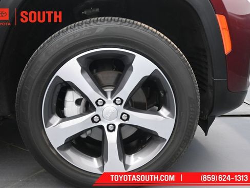 Used 2023 Jeep Grand Cherokee Limited AWD/4WD image 31