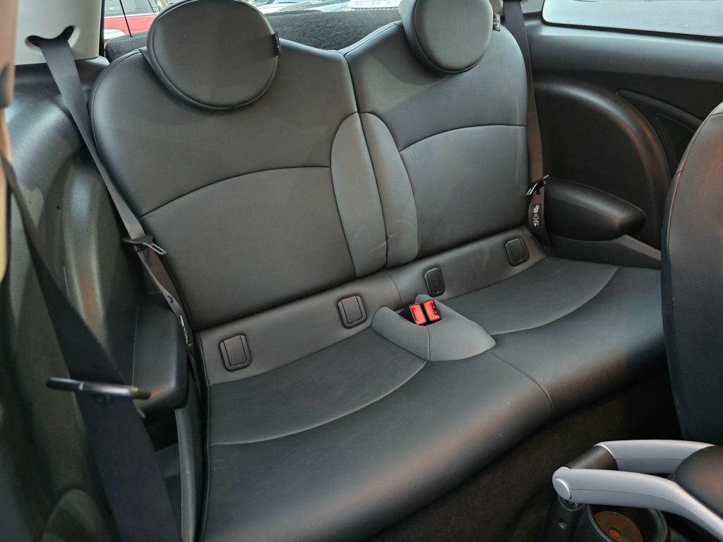 Used 2010 MINI Cooper Hardtop FWD image 16
