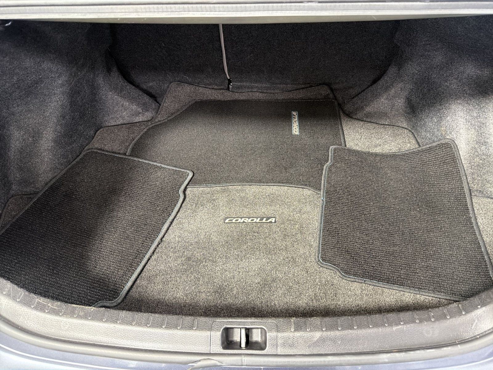Used 2015 Toyota Corolla LE FWD image 23