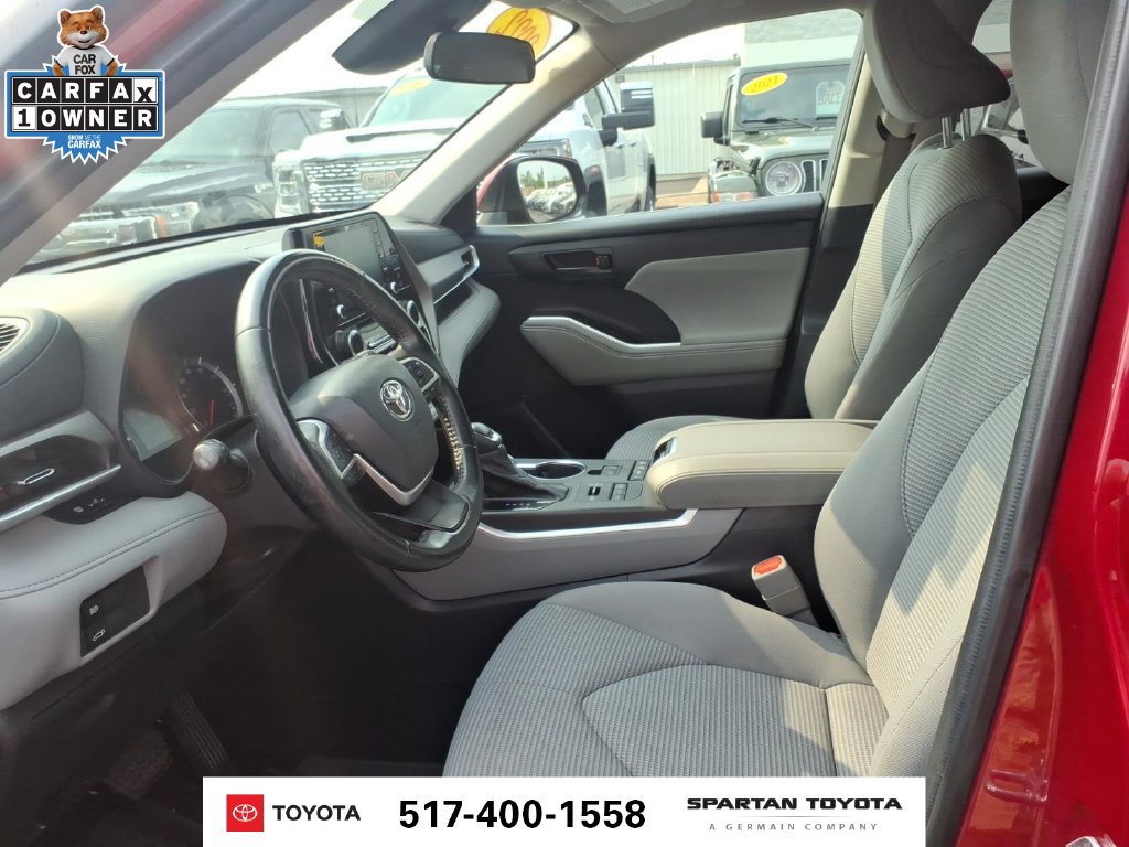 Used 2022 Toyota Highlander LE AWD/4WD image 14