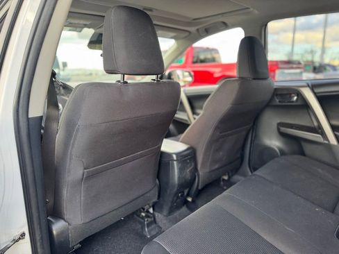 Used 2018 Toyota RAV4 XLE AWD/4WD image 17
