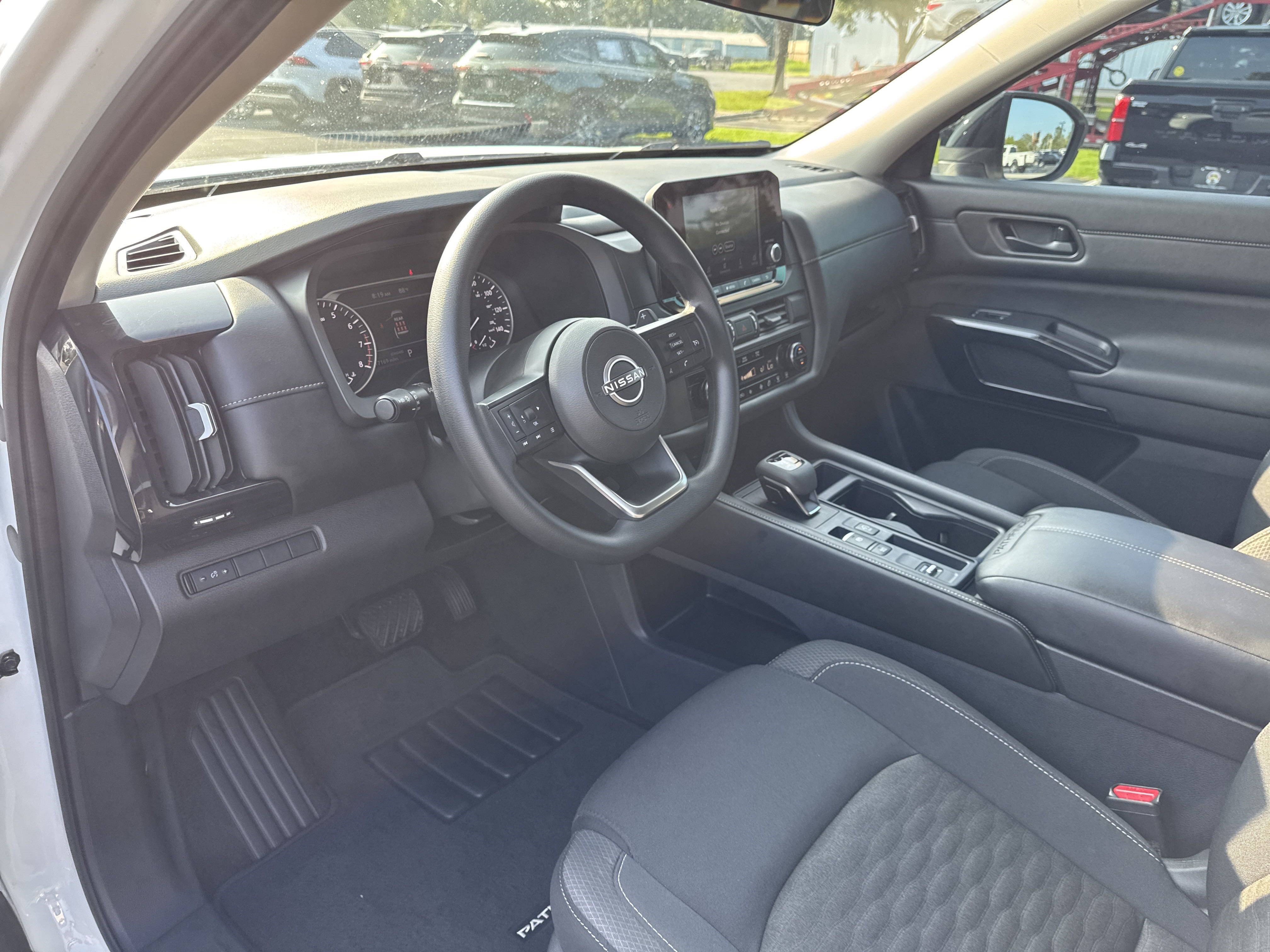 Used 2024 Nissan Pathfinder S FWD image 15