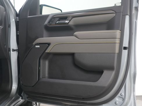 Used 2024 Chevrolet Silverado 1500 ZR2 image 9