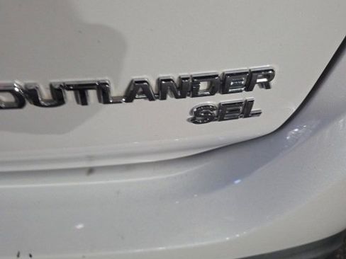 Used 2017 Mitsubishi Outlander SEL image 8