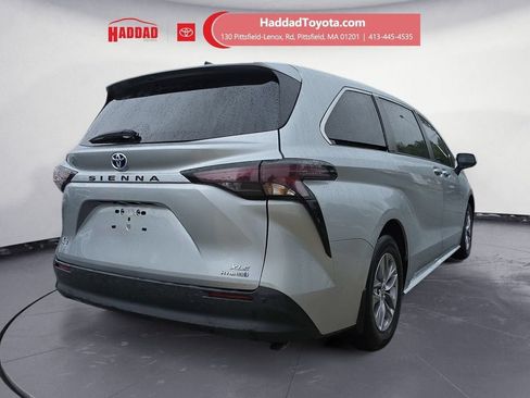 Used 2023 Toyota Sienna XLE FWD image 6