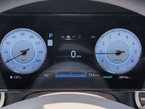 Used 2024 Hyundai Elantra SEL FWD image 25