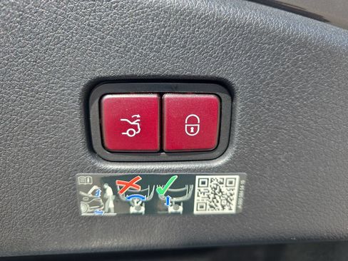 Certified 2025 Mercedes-Benz CLE 300 4MATIC Coupe image 13