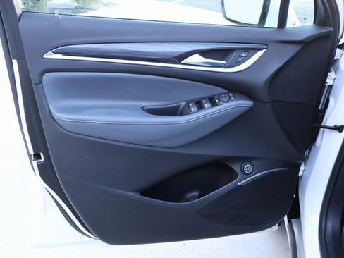 Used 2021 Buick Enclave Essence image 25