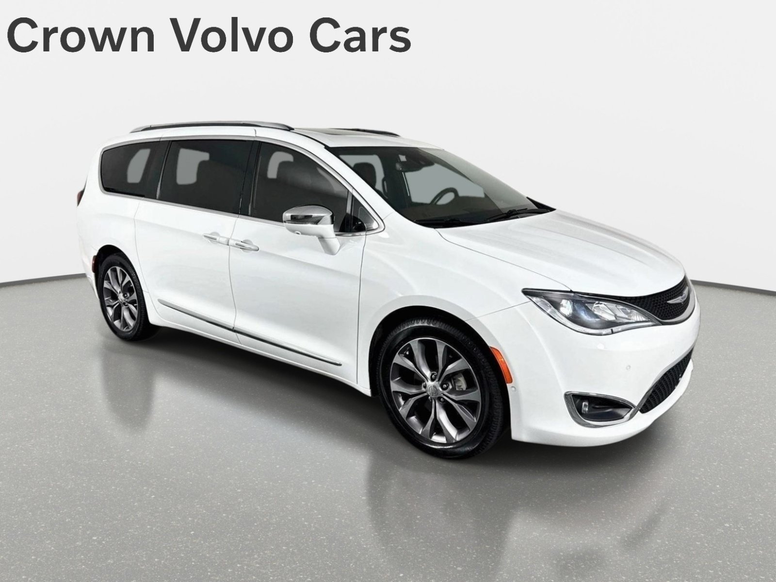 Used 2020 Chrysler Pacifica Limited w/ Tire & Wheel Group FWD image 3