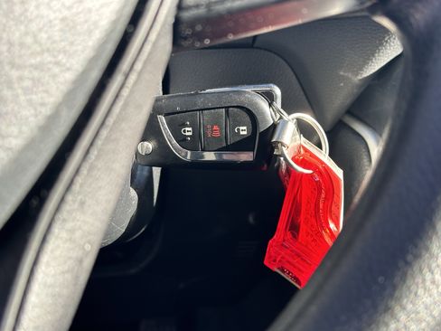 Used 2022 Toyota RAV4 LE image 31