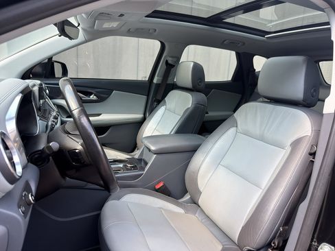 Used 2019 Chevrolet Blazer LT w/ Sun and Wheels Package FWD image 12