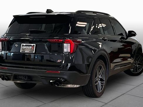 Used 2025 Ford Explorer ST AWD/4WD image 12