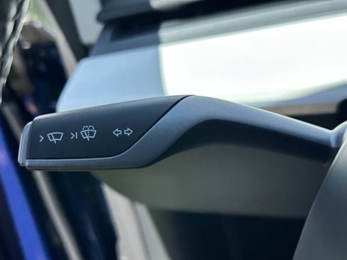 Used 2025 Tesla Model Y Long Range AWD/4WD image 45