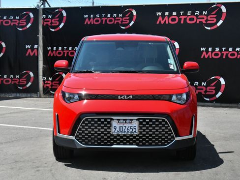 Used 2024 Kia Soul EX image 2