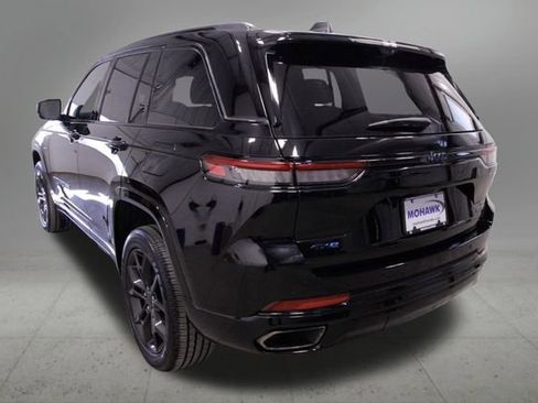 Used 2023 Jeep Grand Cherokee 30th Anniversary image 3