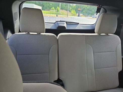 Used 2023 Chevrolet Traverse LT FWD image 12