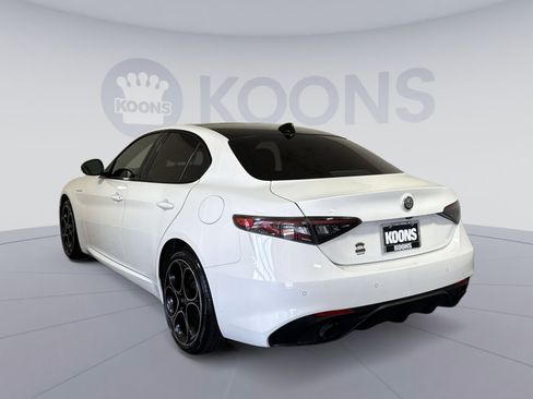 Used 2024 Alfa Romeo Giulia Veloce AWD/4WD image 4