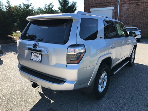 Used 2018 Toyota 4Runner SR5 AWD/4WD image 7
