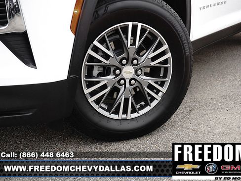 New 2026 Chevrolet Traverse LT w/ LPO, Floor Liner Package image 9