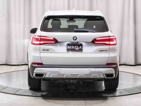 Used 2021 BMW X5 xDrive40i w/ Convenience Package AWD/4WD image 3