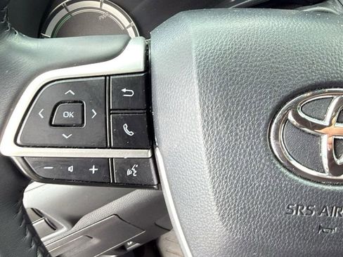 Used 2025 Toyota Highlander XLE AWD/4WD image 7
