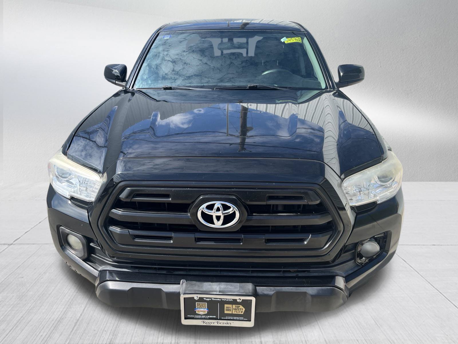 Used 2017 Toyota Tacoma SR w/ SR Convenience Package RWD image 2