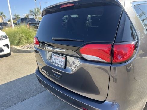 Used 2022 Chrysler Voyager LX image 11