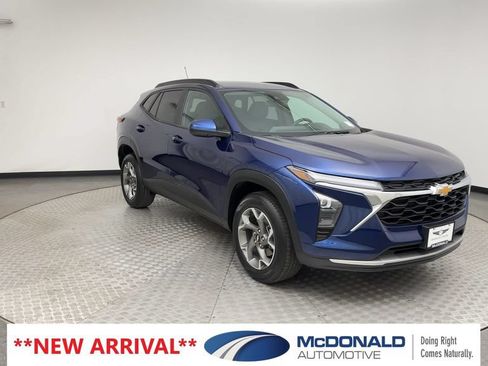 Used 2024 Chevrolet Trax LT w/ Driver Confidence Package FWD image 8