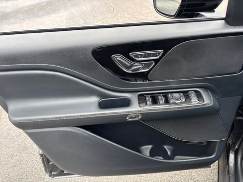 New 2026 Lincoln Aviator AWD w/ Jet Appearance Package image 11