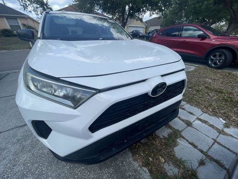 Used 2019 Toyota RAV4 LE FWD image 12