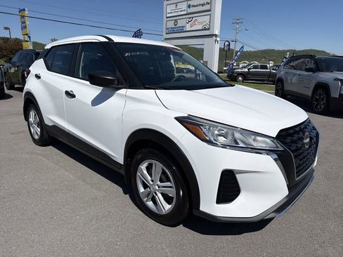 Used 2023 Nissan Kicks S FWD image 3
